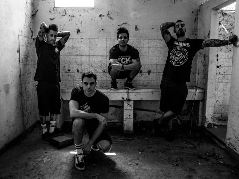 T.F.V. , “Costretti a Sanguinare” è il nuovo album della band punk rock