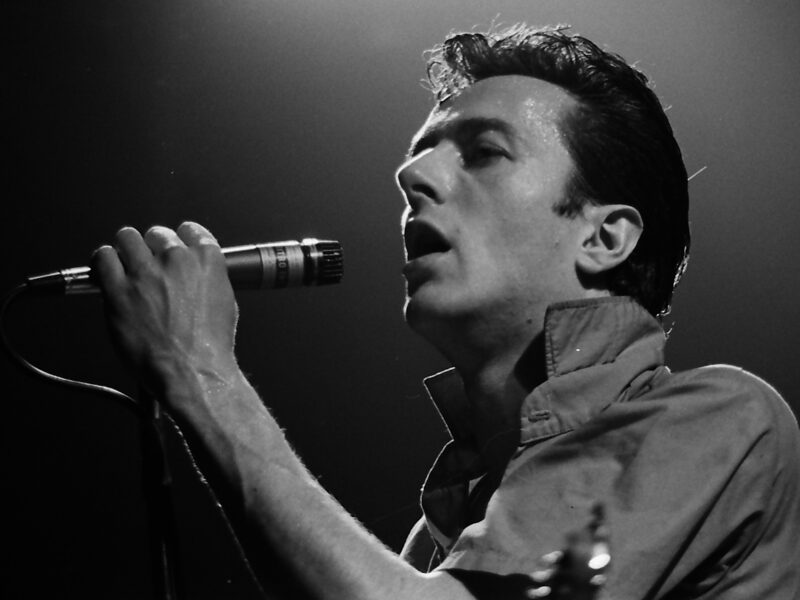 Joe Strummer, biografia e curiosità del frontman dei The Clash